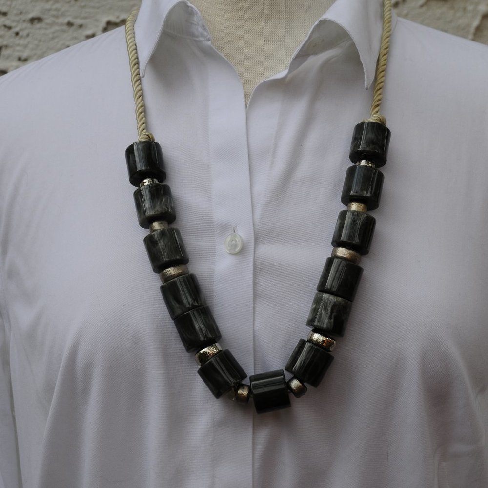 NWOT Chico's Green/Gray Necklace